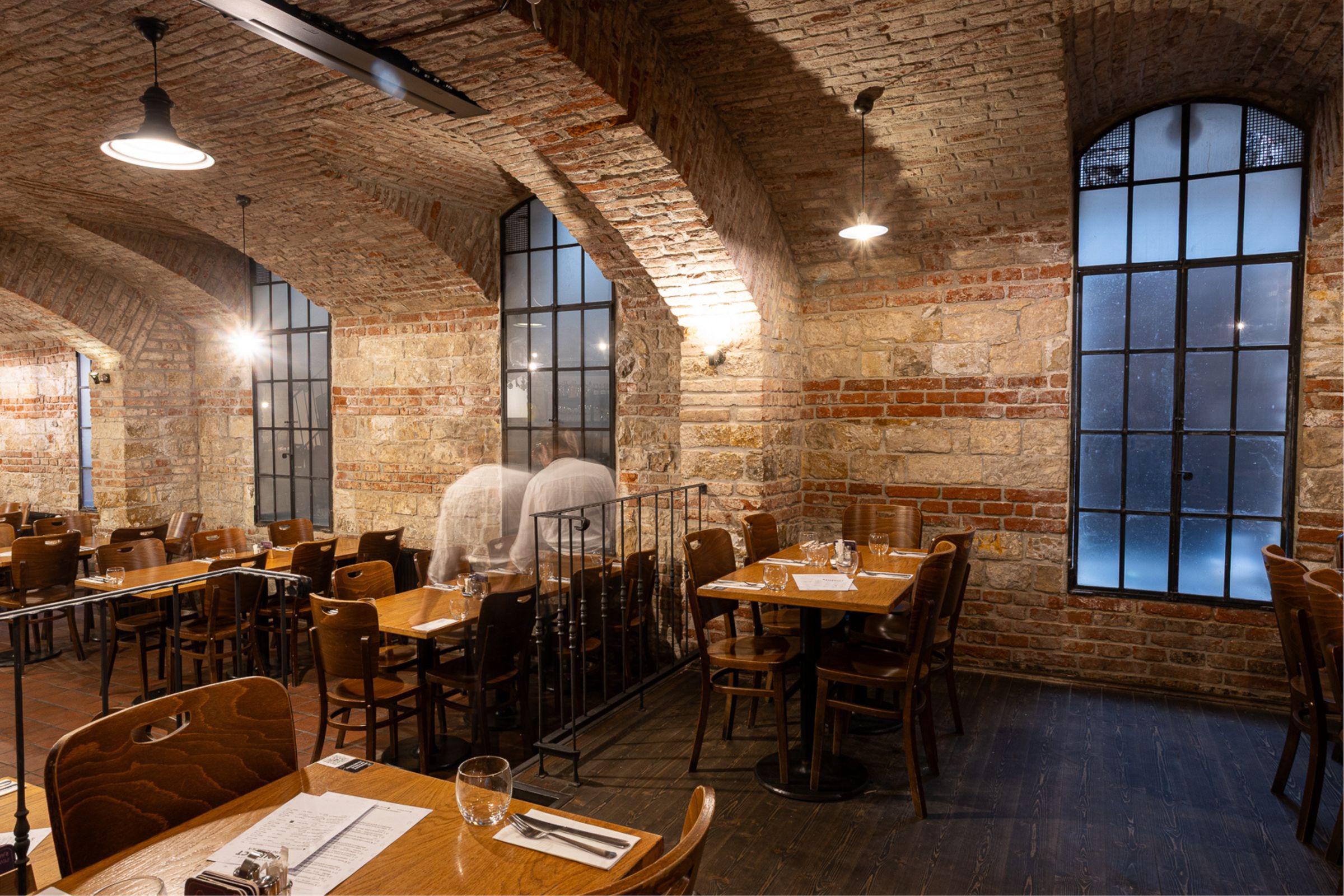 The vaulted room with its windows